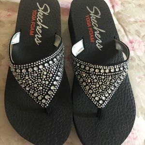 NWOT never worn size 7 Sketches Yoga